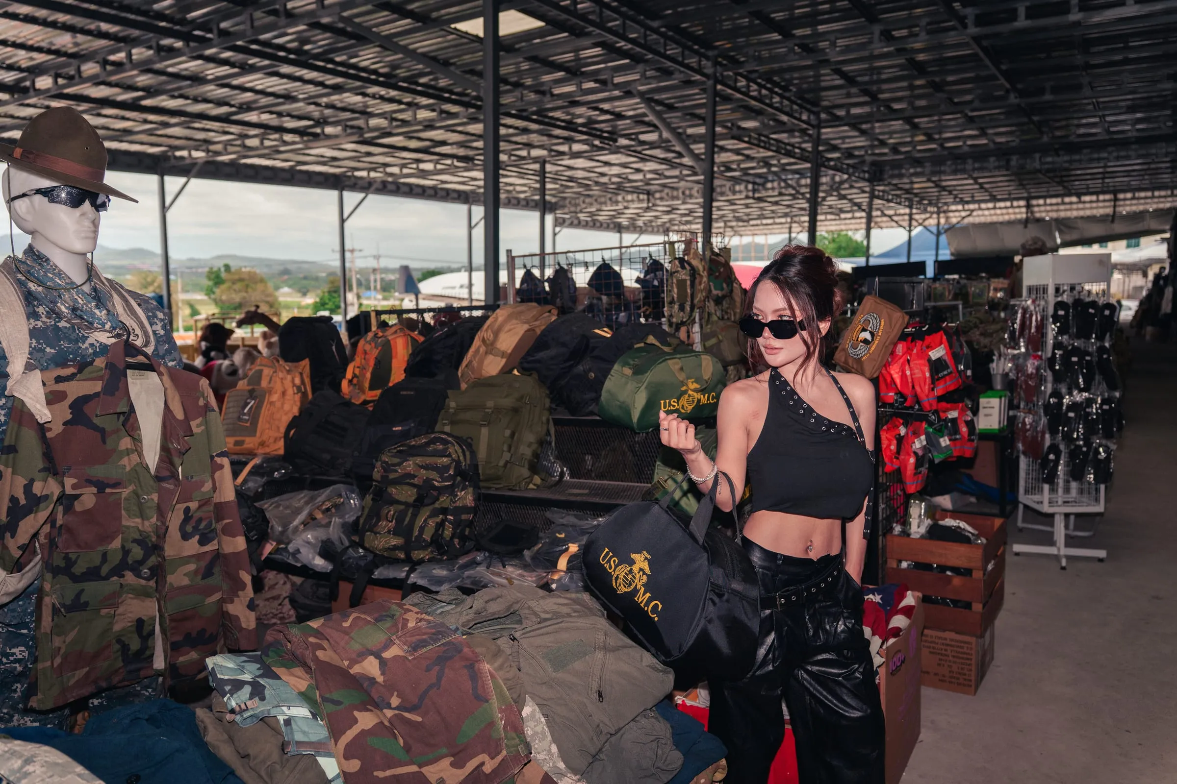 ตลาดของสะสมในโรงเก็บ