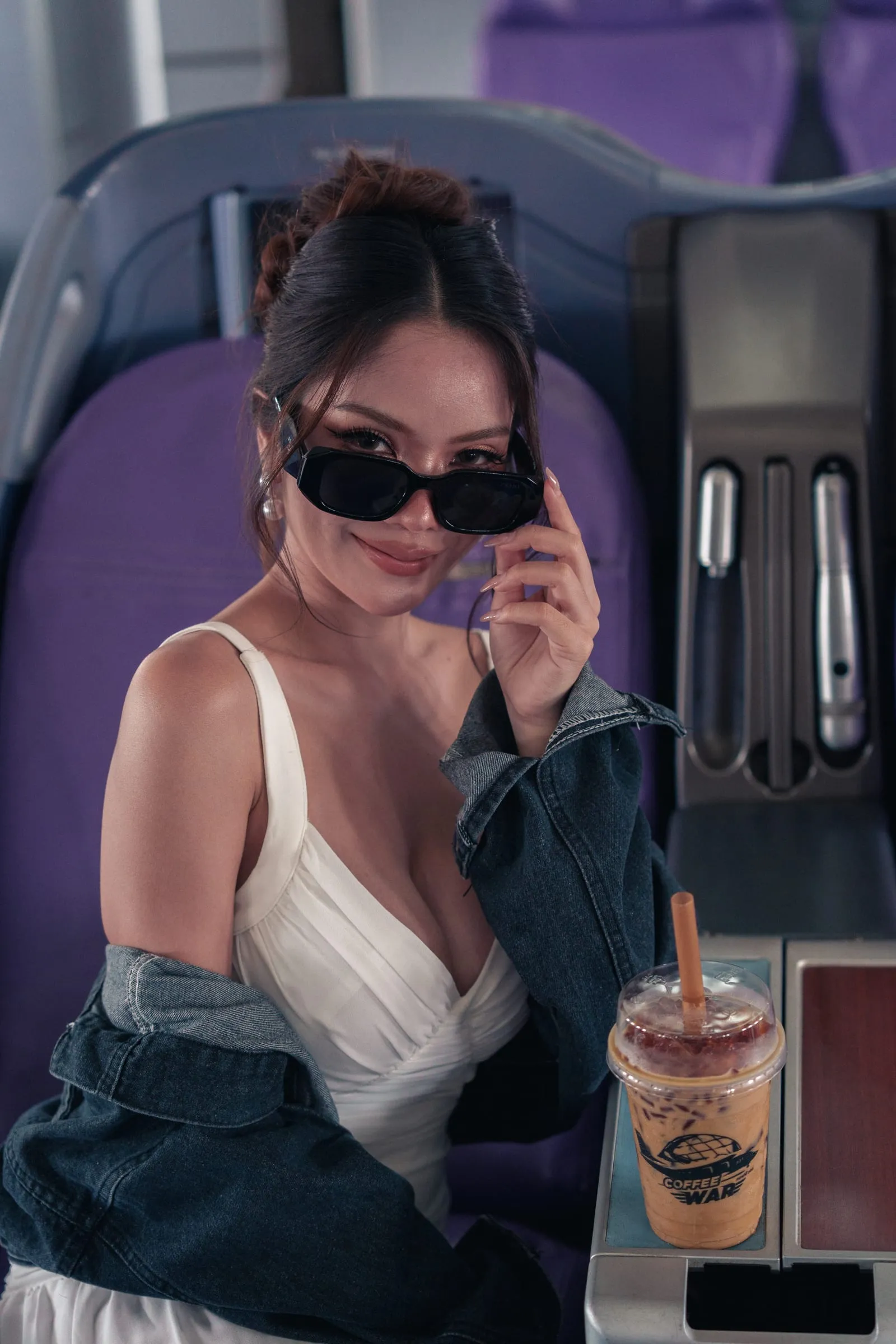 ดื่มกาแฟบนเบาะชั้นธุรกิจ